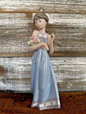 Lladro Spring Token 1988 Model # 5604 RETIRED Made In Spain No Box